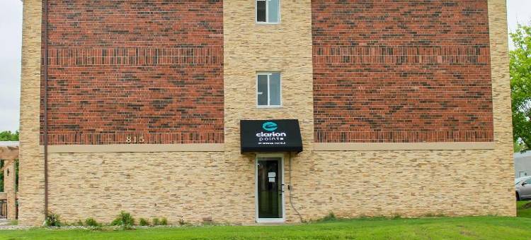 贝滕多夫-阔德城凯隆波因特酒店(Clarion Pointe Bettendorf - Quad Cities)图片