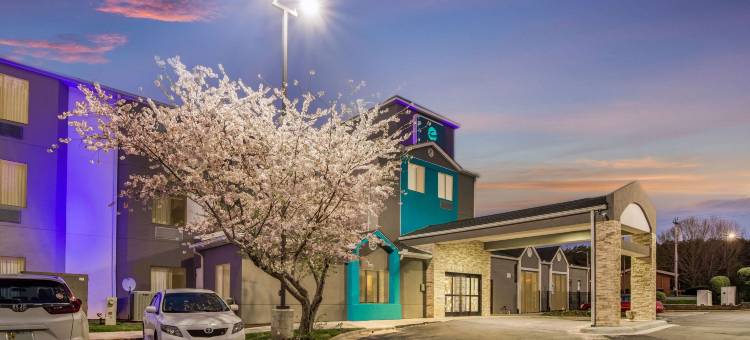 威克森林 - 罗利北凯隆波因特酒店(Clarion Pointe Wake Forest – Raleigh North)图片