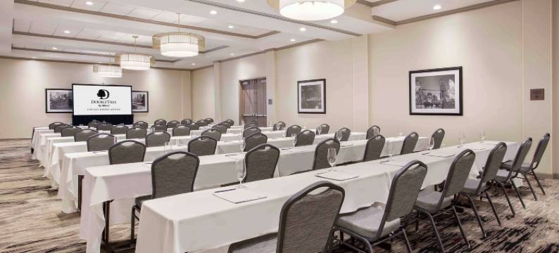 芝加哥中途机场希尔顿逸林酒店(Doubletree by Hilton Chicago Midway Airport)图片