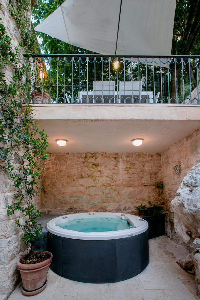 Divota Apartment HotelOver view