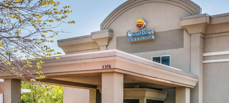安阿伯高速公路23号凯艺套房酒店(Quality Inn & Suites Ann Arbor Hwy 23)图片
