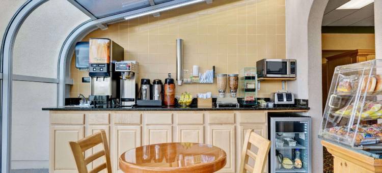 佐治亚麦克多诺温德姆速 8 酒店(Super 8 by Wyndham McDonough GA)图片