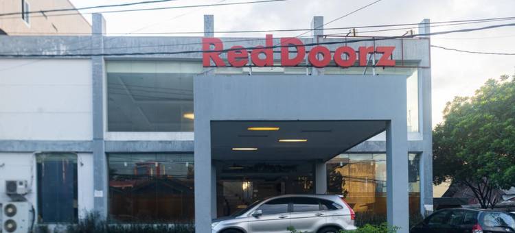 红多兹酒店-近美娜多巴胡购物中心(RedDoorz Near Bahu Mall Manado)图片