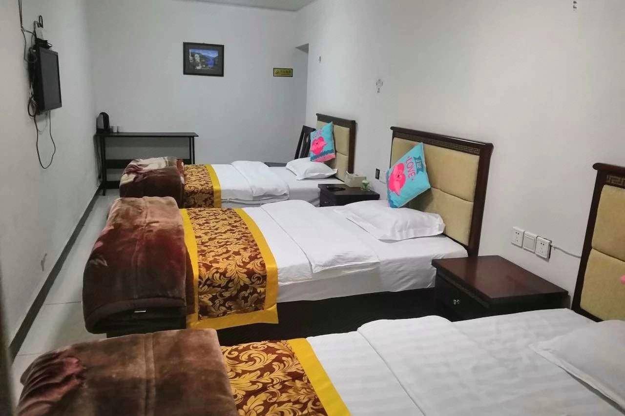 泸定绿草地宾馆