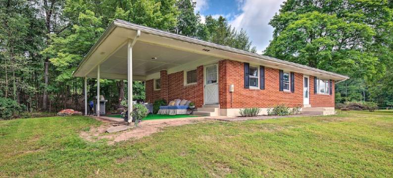 Peaceful Home w/ Patio & Fire Pit on 2 Acres!图片