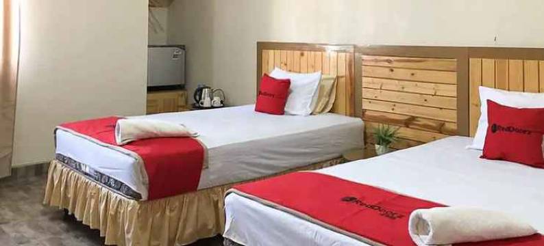 RedDoorz Plus Syariah酒店靠近三邦市政广场(RedDoorz Plus Syariah Near Alun Alun Sampang)图片