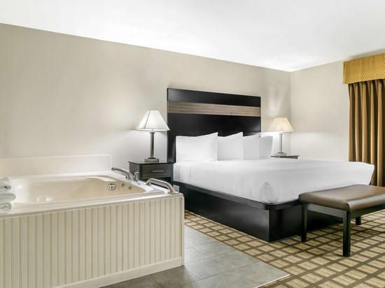 灯塔贝斯特韦斯特酒店