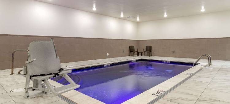 市中心舒适套房酒店-近大学(Comfort Inn & Suites Downtown Near University)图片