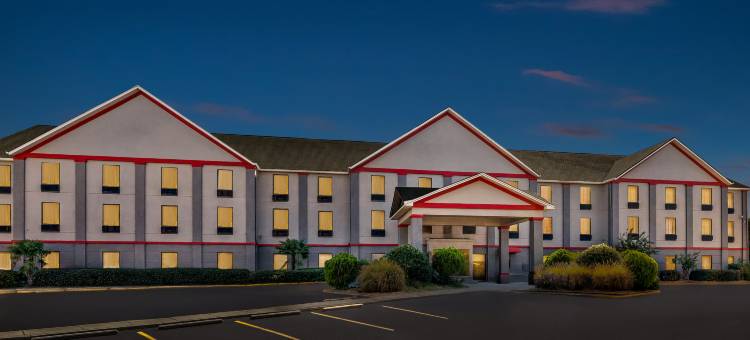 亚特兰大机场南红顶PLUS套房酒店(Red Roof Plus+ & Suites Atlanta Airport South)图片