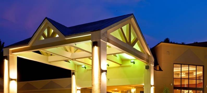 Holiday Inn Resort 乔治湖，草地(Holiday Inn Resort LAKE GEORGE - ADIRONDACK AREA by IHG)图片