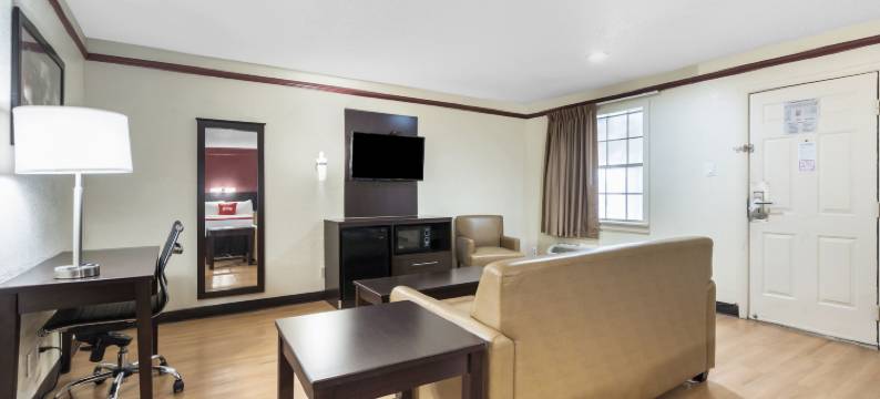 OYO塔尔萨北谢里登路机场酒店(OYO Hotel Tulsa N Sheridan Rd & Airport)图片