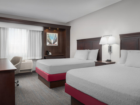 希尔顿欢朋套房酒店-奥马哈市区