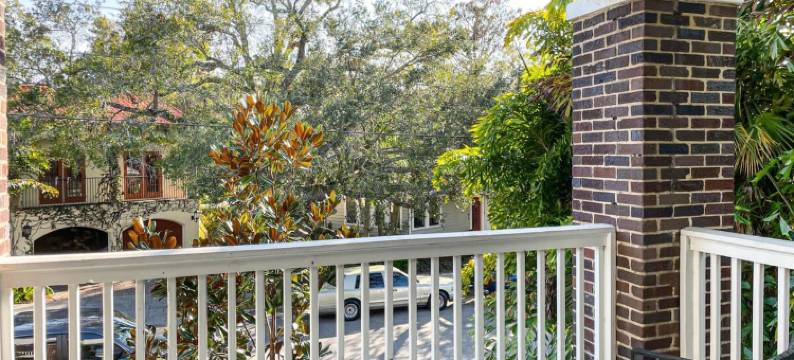 Charming Retreat with Private Balcony and Garden Oasis - Gorgeous Escape图片