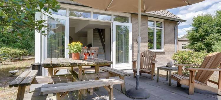 度假屋带露台在Bedafse Bergen(Holiday Home with a Terrace at Bedafse Bergen)图片