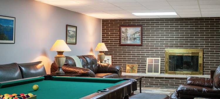 巨大庄园带室内热水浴缸和台球桌(Huge Manor w Indoor Hot Tub and Pool Table)图片