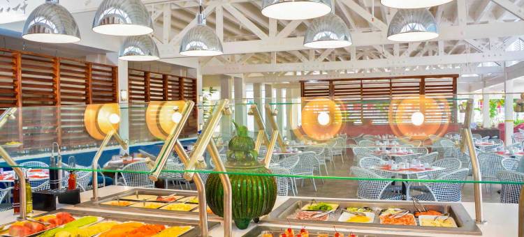 Grand Decameron Cornwall Beach，一个全包的商标度假村(Grand Decameron Cornwall Beach, A Trademark All Inclusive)图片
