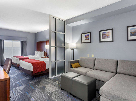 奥利夫布兰奇西舒适套房酒店