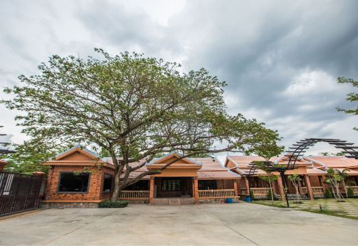 Home Stone Resort Hotel Overview