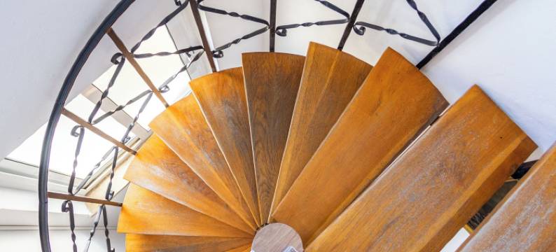 市中心的德拉甘石屋(Stone house Dragan in the very center, with pool table, two balconies and the sea view)图片