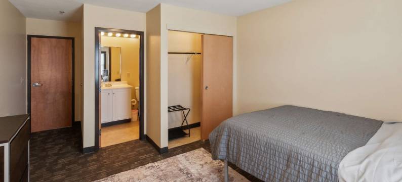 Spacious Apartment with Private Balcony - Modern Comfort and Convenience图片