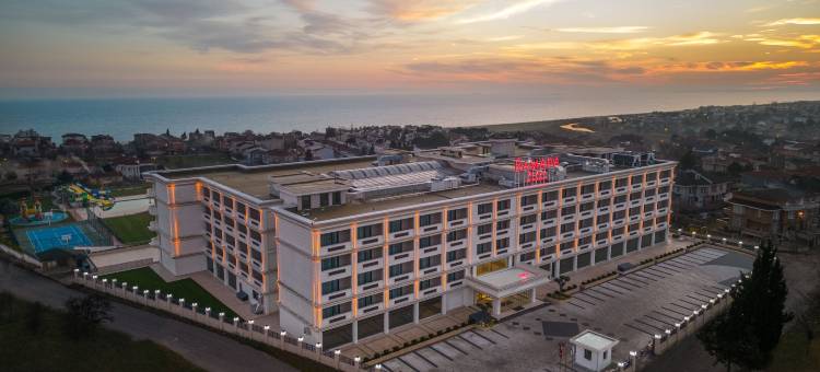 维亚达带赫姆锡利夫里华美达广场酒店(Ramada Plaza by Wyndham Silivri)图片