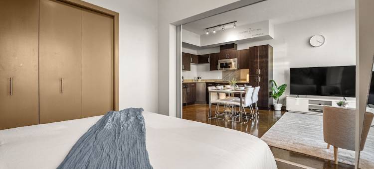 Chic Luxe 2BD + Free Parking-Central Downtown Gem图片