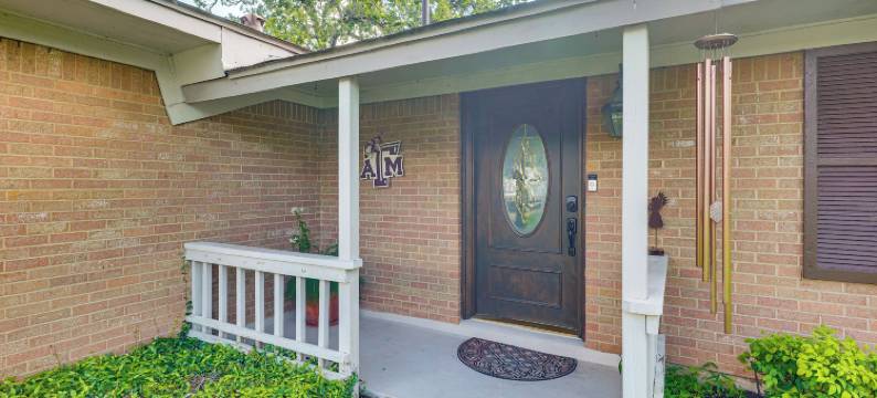 可爱的布赖恩家和阳台 - 距离Kyle Field 4英里!(Lovely Bryan Home w/ Deck - 4 Mi to Kyle Field!)图片