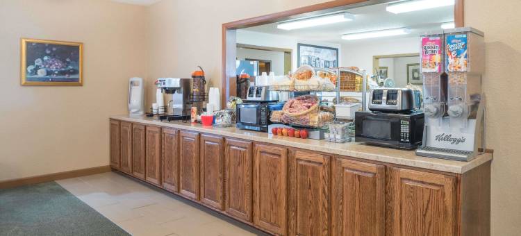 波普拉布拉夫密苏里州温德姆速8酒店(Super 8 by Wyndham Poplar Bluff Missouri)图片