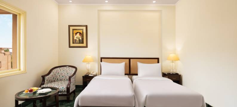 V Sarovar Portico MI Road Jaipur图片