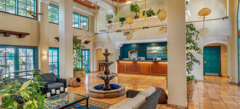 圣路易斯奥比斯波品质酒店(Quality Suites Downtown San Luis Obispo)图片