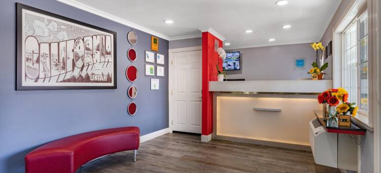 尤凯亚速 8 酒店(Super 8 By Wyndham Ukiah)(The Orchard Hotel Ukiah Wine Country Free Breakfast, Pool, & Hot Tub)图片