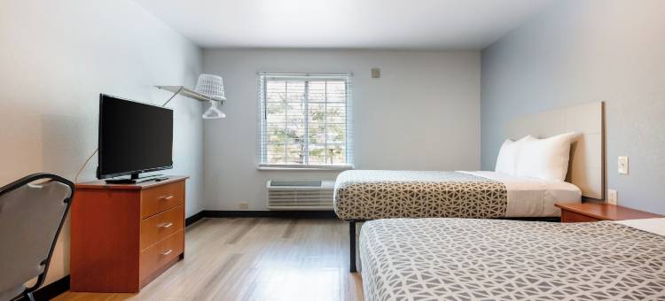 亨茨维尔大学区郊区开放式客房(Suburban Studios Huntsville University Area)图片