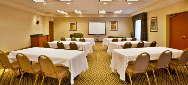 洲际酒店集团智选假日酒店及套房奥基乔比湖(Holiday Inn Express & Suites LAKE OKEECHOBEE by IHG)图片