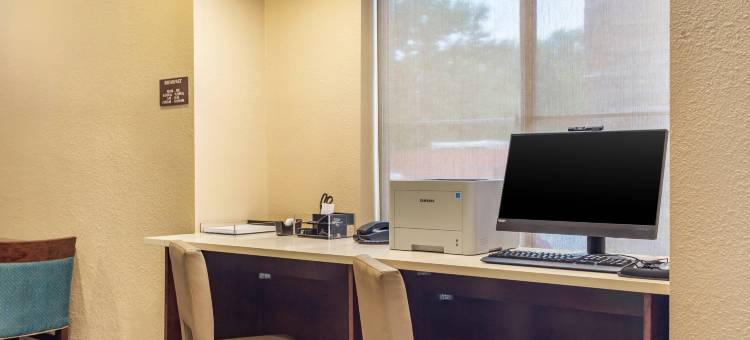 舒适酒店德卡尔布 - 大学区(Comfort Inn DeKalb - Adjacent the University)图片