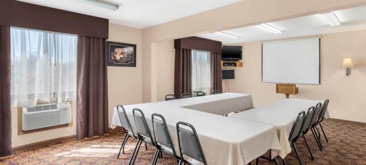 奥图姆瓦北品质酒店及套房(Quality Inn & Suites Ottumwa North)图片