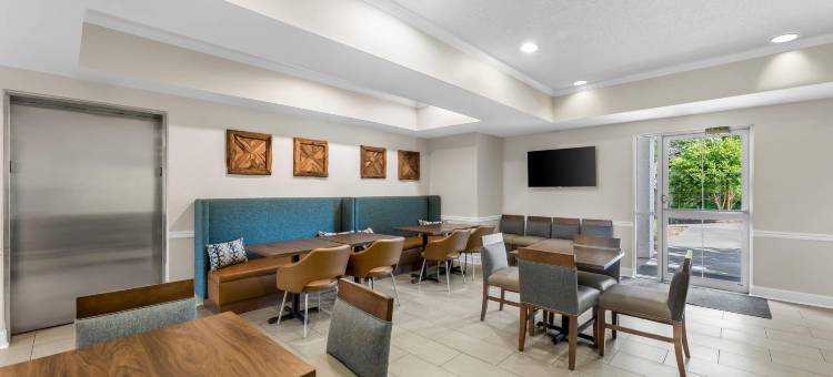 斯塔克维尔大学区凯隆波因特酒店(Clarion Pointe Starkville Near University)图片