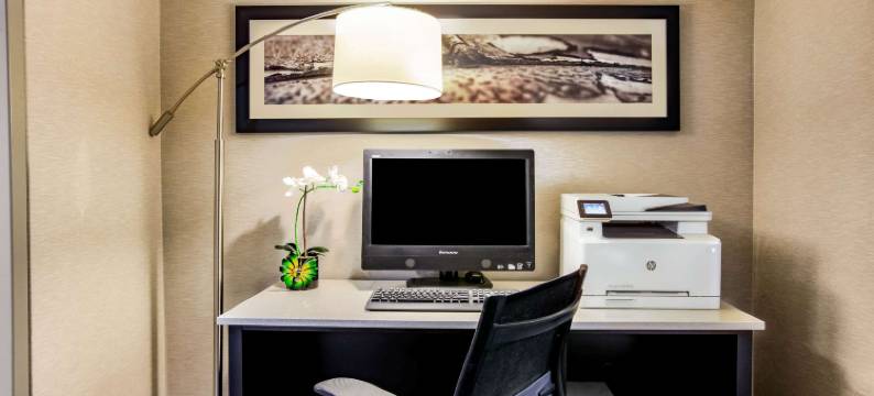 休斯顿贝敦东拉昆塔温德姆套房酒店(La Quinta Inn & Suites by Wyndham Houston Baytown East)图片