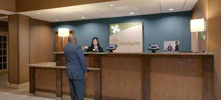 奥弗兰德公园西假日套房酒店(Holiday Inn & Suites Overland Park-West)图片