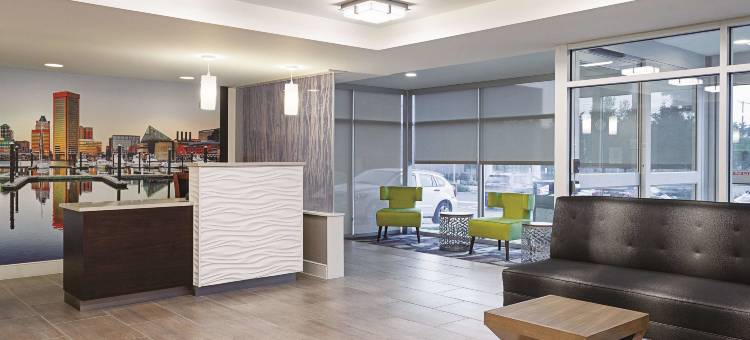 巴尔的摩北怀特马什拉昆塔温德姆套房酒店(La Quinta Inn & Suites by Wyndham Baltimore N / White Marsh)图片