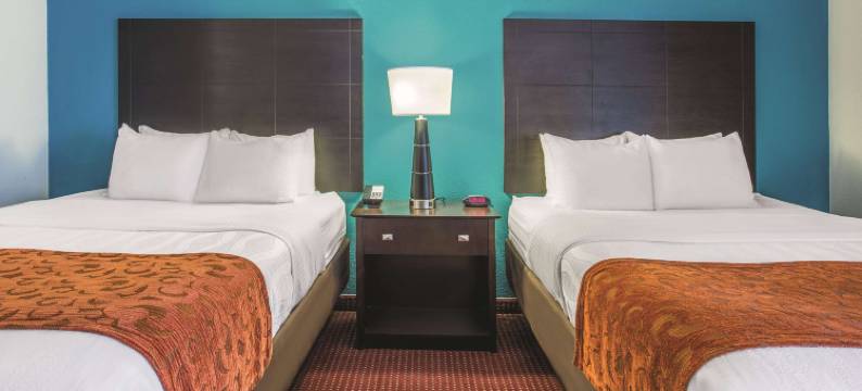 伊利诺伊州奥法隆圣路易斯拉昆塔温德姆套房酒店(La Quinta Inn & Suites by Wyndham O'Fallon, IL - St. Louis)图片