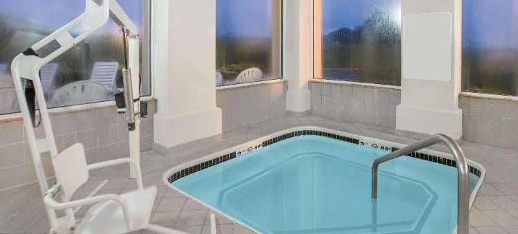 弗里波特温德姆呗盟套房酒店(Baymont by Wyndham Freeport)图片