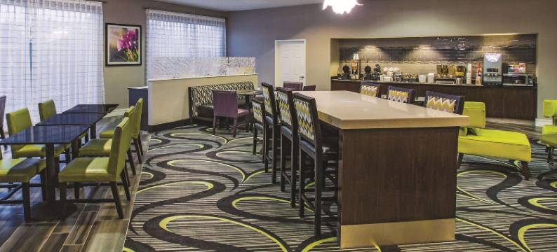 拉斯维加斯萨默林科技拉昆塔温德姆套房酒店(La Quinta Inn & Suites by Wyndham Las Vegas Summerlin Tech)图片