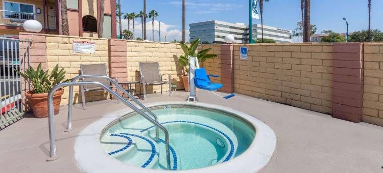 阿纳海姆迪士尼乐园大道速 8 酒店(Super 8 by Wyndham Anaheim/Disneyland Drive)图片