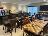 Econo Lodge Airport Quebec - Bữa sáng