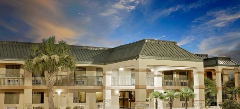 拜伦-南梅肯速8酒店(Super 8 by Wyndham Byron/South Macon)图片