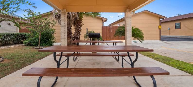 冈萨雷斯丽晶贝斯特韦斯特套房酒店(Best Western Regency Inn  Suites)图片