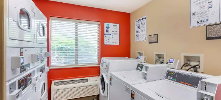 郊区工作室科普利阿克伦西(Suburban Studios Copley Akron West)图片