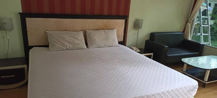 O威斯玛弗兰博扬英雄墓园酒店(Hotel O Wisma Flamboyan NearTaman Makam Pahlawan)图片