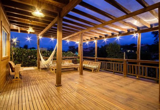 Franca's House - Piscina - Praia do Rosa Hotel Overview