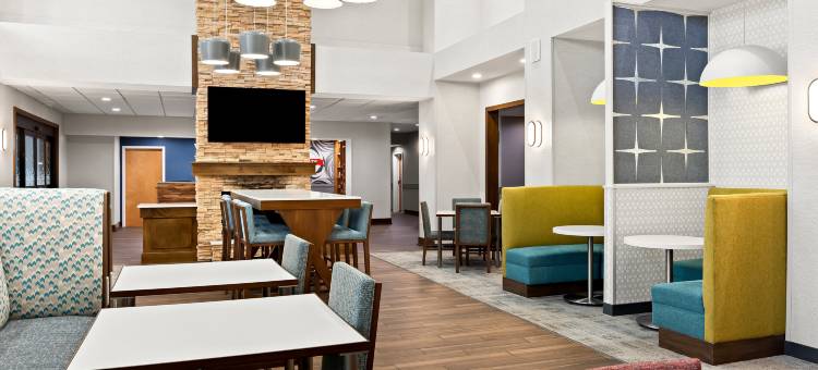 坎顿欢朋套房酒店(Hampton Inn & Suites Canton)图片